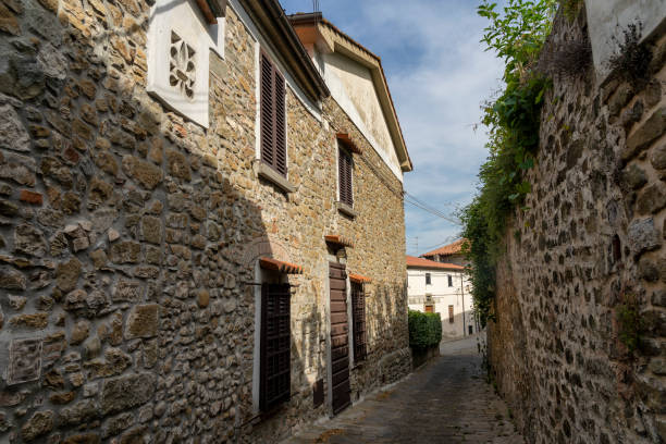 Vicolo di un borgo storico della Valdinievole