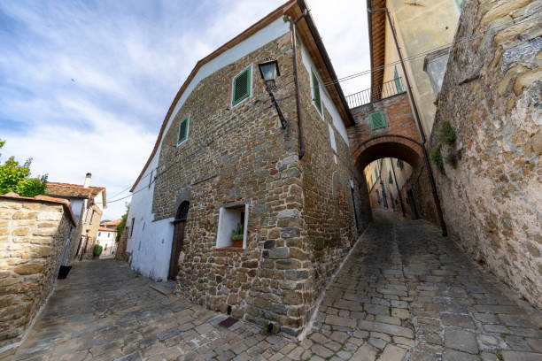 Scorcio del borgo di Montevettolini