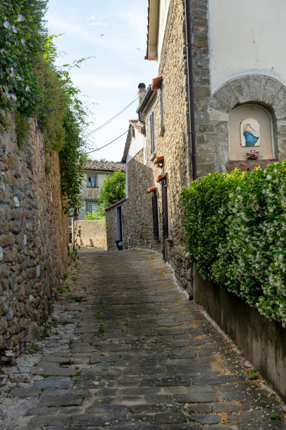 Vicolo del borgo storico di Montevettolini, frazione di Monsummano Terme